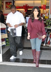 Kim Kardashian and Reggie Bush Holiday Shopping In Beverly Hills 06