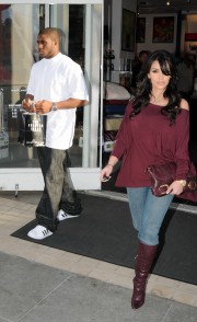 Kim Kardashian and Reggie Bush Holiday Shopping In Beverly Hills 07