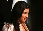 Kim-Kardashian---Launch-Party-For-The-New-BlackBerry-8330-Pink-Curve-12.md.jpg