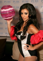 Kim-Kardashian-Performs-With-The-Las-Vegas-Pussycat-Dolls-At-PURE-Nightclub-48.md.jpg