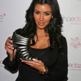 Kim-Kardashian-at-ShoeDazzle-06