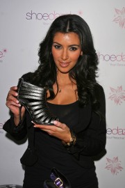 Kim-Kardashian-at-ShoeDazzle-07.md.jpg