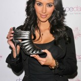 Kim-Kardashian-at-ShoeDazzle-09