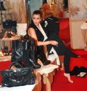 Kim-Kardashian---Shopping-In-Beverly-Hills-on-December-2008-14.md.jpg