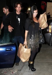 Kim-and-Kourtney-Kardashian-at-Pepsi-Christmas-Party-38.md.jpg