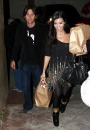 Kim-and-Kourtney-Kardashian-at-Pepsi-Christmas-Party-40.md.jpg