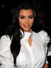Kim-Kardashian---2009-Pepsi-Max-Bullrun-Launch-Party-02.md.jpg