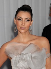 Kim-Kardashian---51st-Annual-GRAMMY-Awards-21.md.jpg