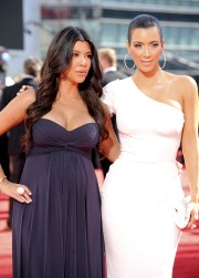 Kim-Kardashian---61st-Annual-Primetime-Emmy-Awards-24.md.jpg