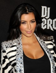 Kim Kardashian DJ Hero Launch 02