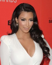 Kim-Kardashian---Hollywood-Life-6th-Hollywood-Style-Awards-30.md.jpg