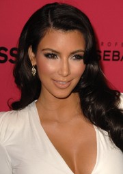 Kim-Kardashian---Hollywood-Life-6th-Hollywood-Style-Awards-39.md.jpg