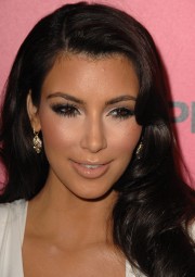 Kim-Kardashian---Hollywood-Life-6th-Hollywood-Style-Awards-40.md.jpg