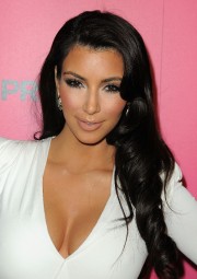 Kim-Kardashian---Hollywood-Life-6th-Hollywood-Style-Awards-42.md.jpg
