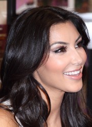 Kim-Kardashian---Meet-and-Greet-In-Miami-14.md.jpg