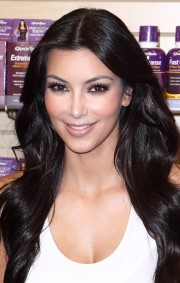 Kim-Kardashian---Meet-and-Greet-In-Miami-15.md.jpg