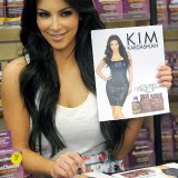 Kim-Kardashian---Meet-and-Greet-In-Miami-31