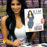 Kim-Kardashian---Meet-and-Greet-In-Miami-32