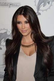 Kim Kardashian Miami Dolphins Orange Carpet 09