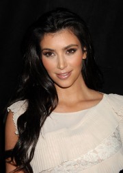 Kim-Kardashian---New-Book-Mommywood-04.md.jpg