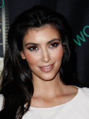 Kim-Kardashian---New-Book-Mommywood-21.md.jpg