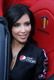 Kim-Kardashian---Pepsi-Max-Bullrun-Rally-2009-Green-Flag-Rally-Start-Event-03.md.jpg