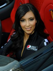 Kim-Kardashian---Pepsi-Max-Bullrun-Rally-2009-Green-Flag-Rally-Start-Event-04.md.jpg