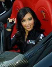 Kim-Kardashian---Pepsi-Max-Bullrun-Rally-2009-Green-Flag-Rally-Start-Event-06.md.jpg