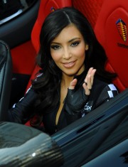 Kim-Kardashian---Pepsi-Max-Bullrun-Rally-2009-Green-Flag-Rally-Start-Event-07.md.jpg