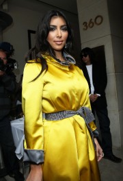 Kim-Kardashian---Photoshoot-at-Luxe-Hotel-17.md.jpg
