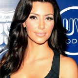 Kim-Kardashian---Pinks-Hot-Dogs-Grand-Opening-06