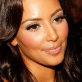 Kim-Kardashian---Pinks-Hot-Dogs-Grand-Opening-08