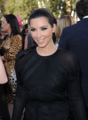 Kim-Kardashian---Premiere-Of-The-Twilight-Saga-Eclipse-03.md.jpg