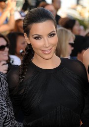 Kim-Kardashian---Premiere-Of-The-Twilight-Saga-Eclipse-05.md.jpg