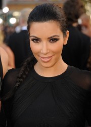 Kim-Kardashian---Premiere-Of-The-Twilight-Saga-Eclipse-08.md.jpg