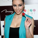 Kim-Kardashian---Sugar-Factory-Grand-Opening-04