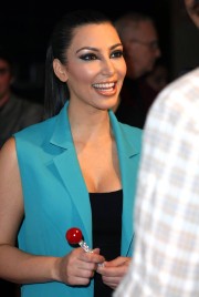 Kim-Kardashian---Sugar-Factory-Grand-Opening-39.md.jpg