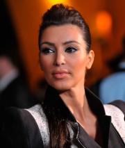 Kim-Kardashian---T-Mobile-Sidekick-LX-launch-Los-Angeles-01.md.jpg