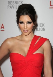Kim-Kardashian---Unmasking-For-The-Resnick-Pavilion-03.md.jpg