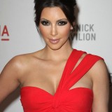Kim-Kardashian---Unmasking-For-The-Resnick-Pavilion-04