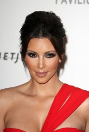 Kim-Kardashian---Unmasking-For-The-Resnick-Pavilion-06.md.jpg