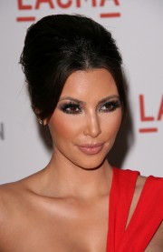 Kim-Kardashian---Unmasking-For-The-Resnick-Pavilion-08.md.jpg