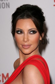 Kim-Kardashian---Unmasking-For-The-Resnick-Pavilion-13.md.jpg