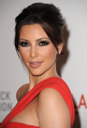 Kim-Kardashian---Unmasking-For-The-Resnick-Pavilion-17.md.jpg
