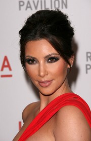 Kim-Kardashian---Unmasking-For-The-Resnick-Pavilion-20.md.jpg