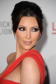 Kim-Kardashian---Unmasking-For-The-Resnick-Pavilion-24.md.jpg