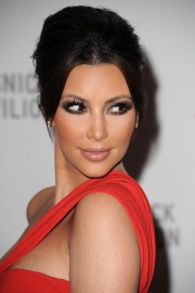 Kim-Kardashian---Unmasking-For-The-Resnick-Pavilion-25.md.jpg