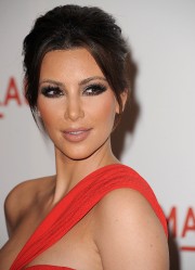 Kim-Kardashian---Unmasking-For-The-Resnick-Pavilion-35.md.jpg