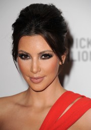 Kim-Kardashian---Unmasking-For-The-Resnick-Pavilion-40.md.jpg