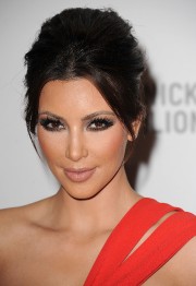 Kim-Kardashian---Unmasking-For-The-Resnick-Pavilion-41.md.jpg